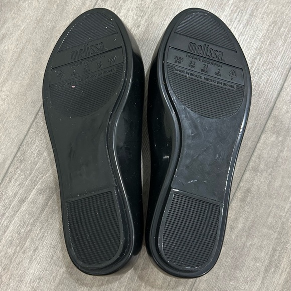 Melissa Black and Red Dress Shoes with Minnie Mouse Design - Picture 3 of 4